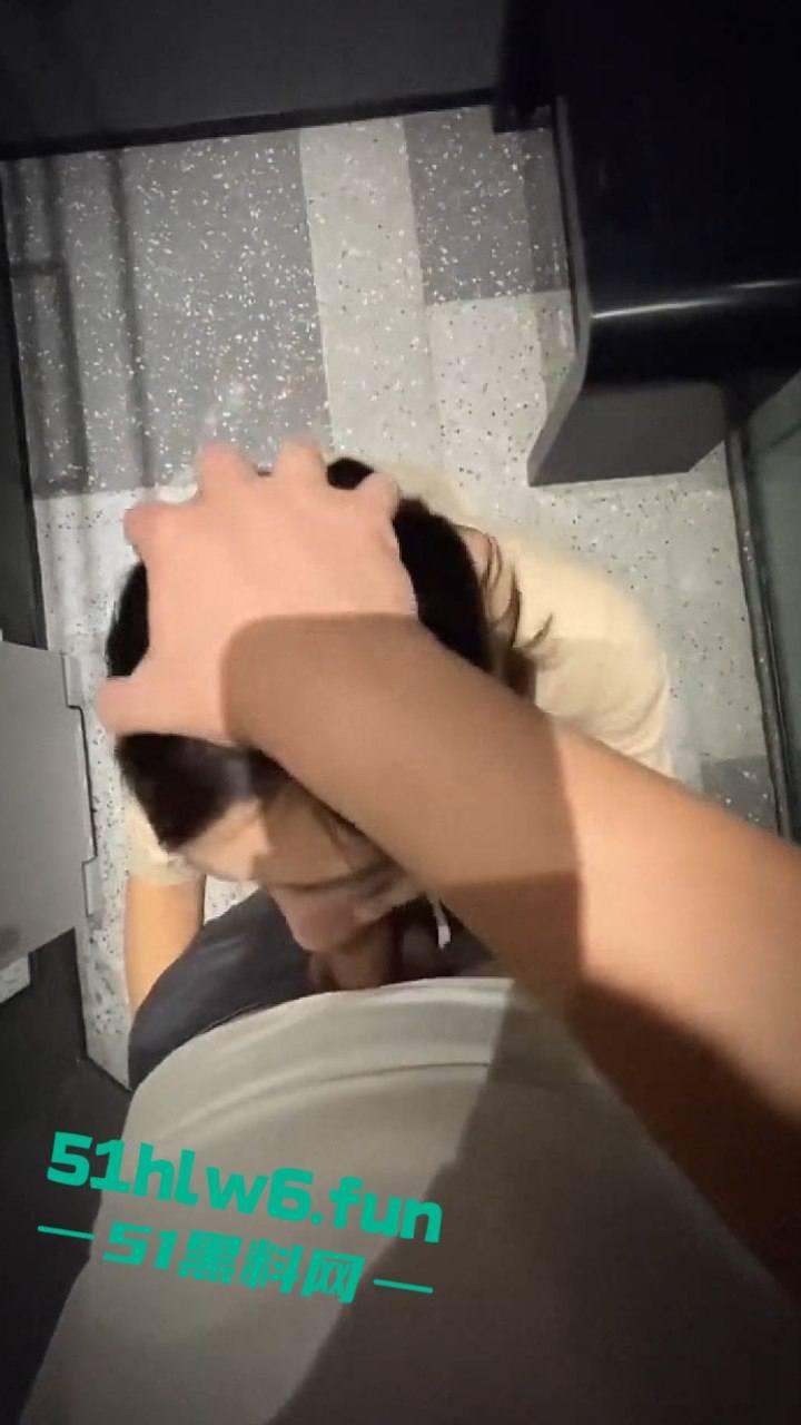 重庆台球厅女助教【梁欣欣】高颜值完美身材尤物,被社会小伙调教成性奴母狗,还带去给兄弟一起操。-3