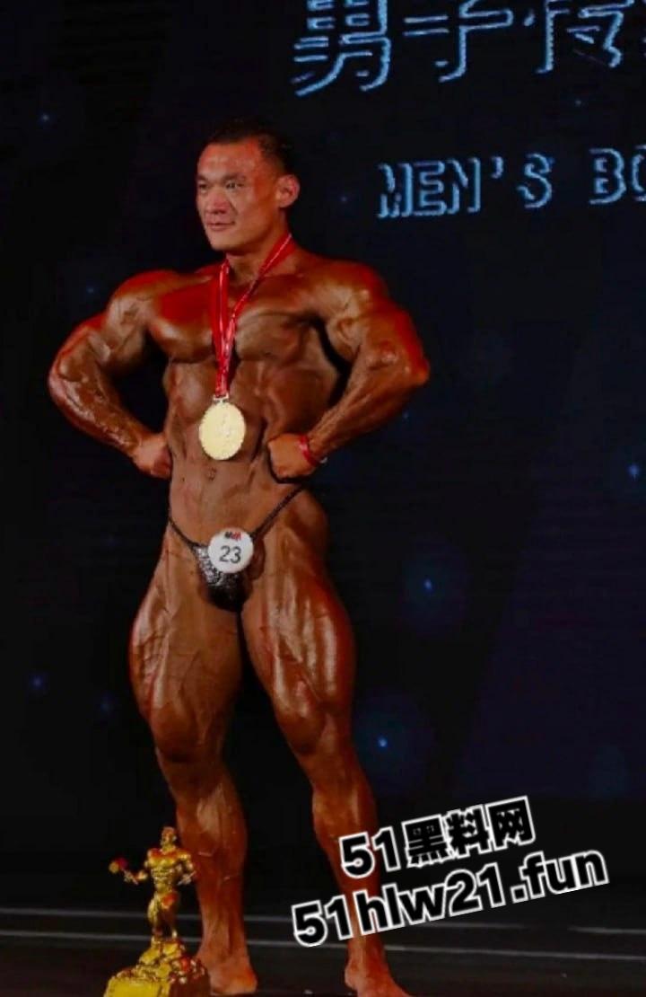 健美冠军【武涛】性爱视频流出,怼脸实拍实锤本人,这么大的肌肉一般女人还真受不了!-4