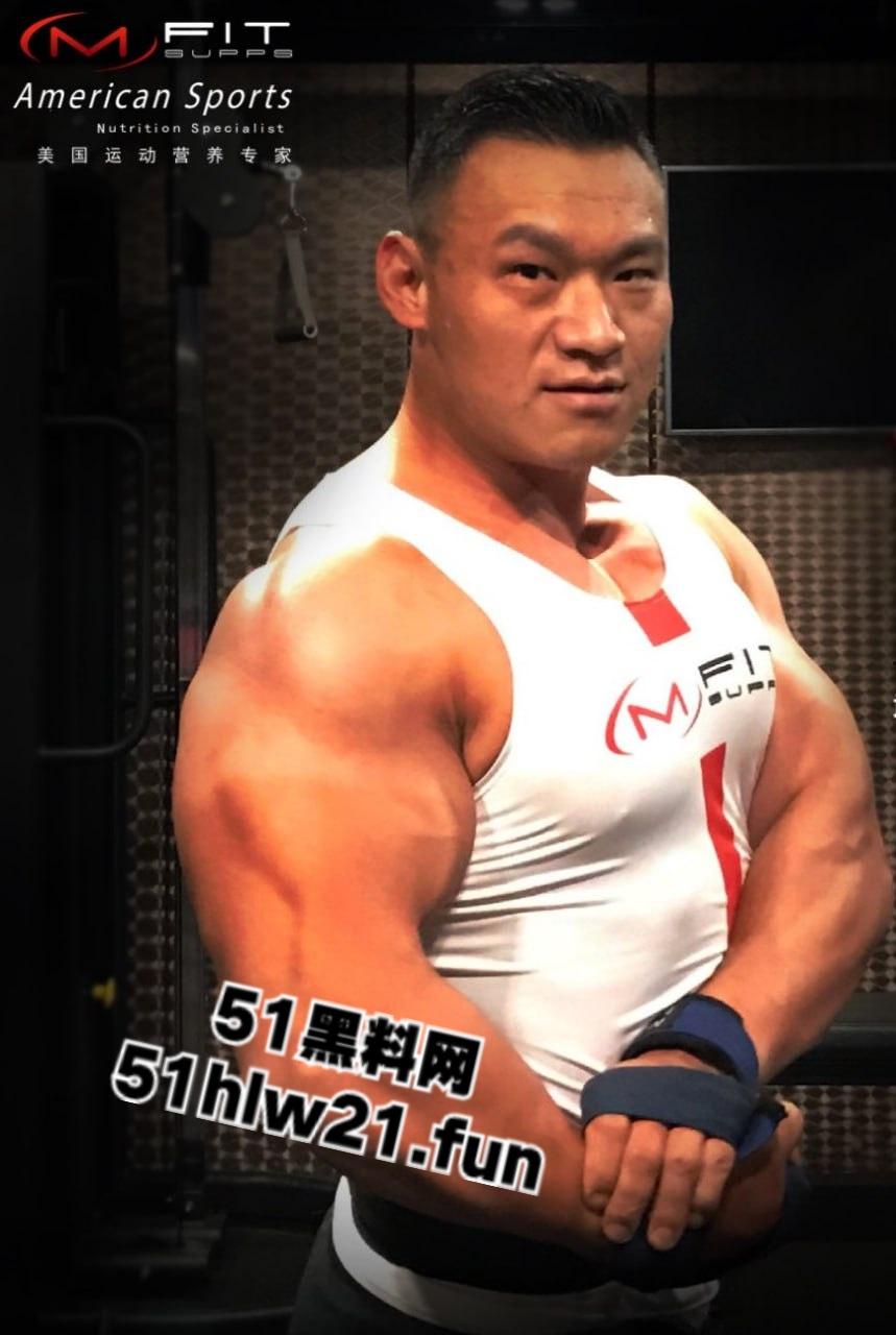 健美冠军【武涛】性爱视频流出,怼脸实拍实锤本人,这么大的肌肉一般女人还真受不了!-6