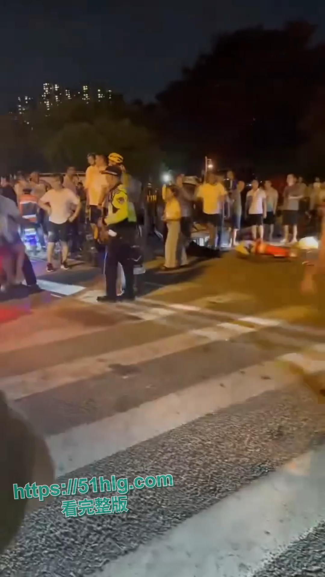 【广州海珠区】惨烈车祸现场,6人受伤孩童遭殃:现场一片狼藉惨不忍睹-3