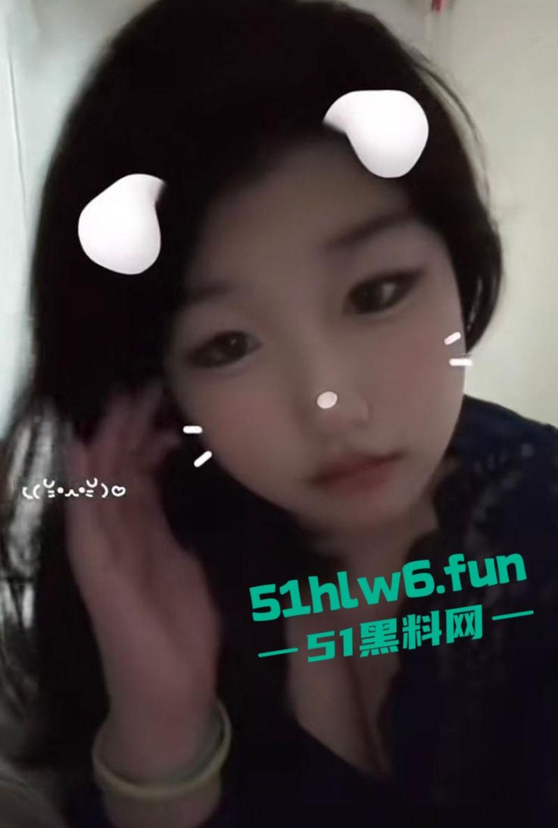 童颜巨乳遭人恨,河南商丘职业技术学院【刘鑫雨】私下自慰被室友发现曝光。-7