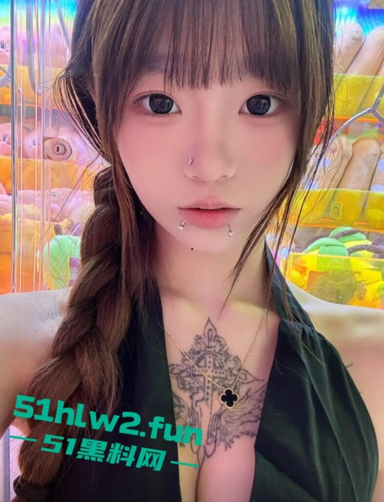 榜一大哥的专属尤物,抖音爆乳萝莉网红【小姜姜】自慰视频流出,白虎粉鲍奶子纹身,情人节给兄弟们送福利!-6