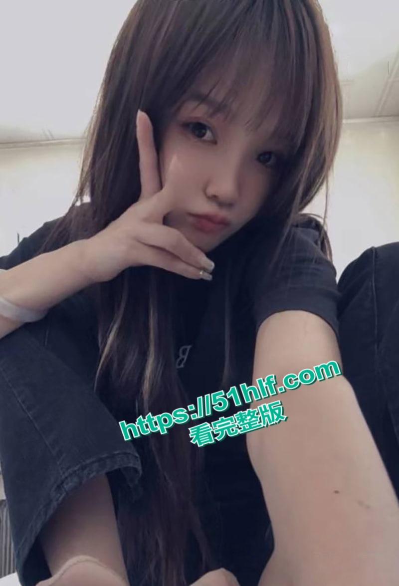 快手美女网红【杨瘦瘦】性爱视频流出,淫荡小母狗全裸淫舞主动骑乘足交,口活超棒各种深喉吞精!-2