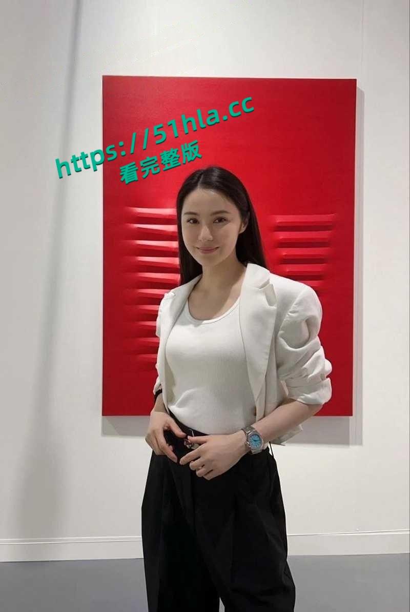 香港中文大学毕业生,现任企业经理没想到私下竟这么骚,极品尤物早期做黄播视频被曝光!-1