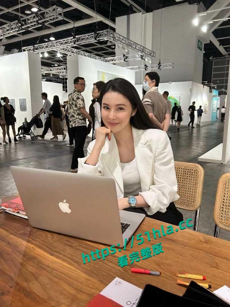 香港中文大学毕业生,现任企业经理没想到私下竟这么骚,极品尤物早期做黄播视频被曝光!-8