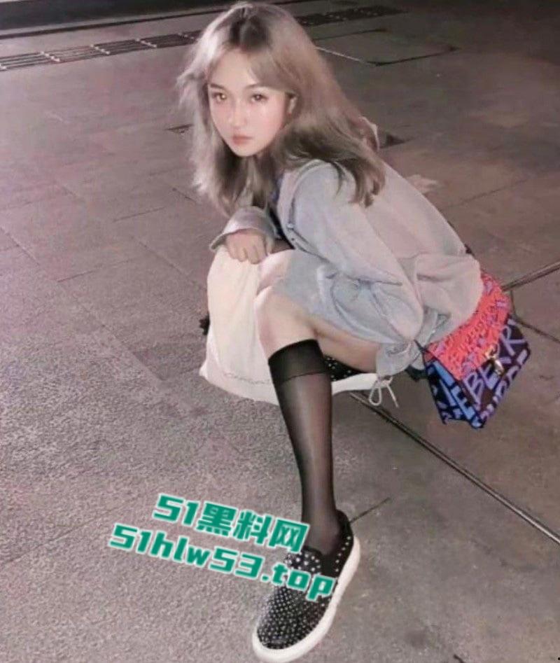 00后金发美少女痴迷网恋,奔现后竟被下药迷奸按头深喉后入暴操,模样犹如泄欲工具!-3