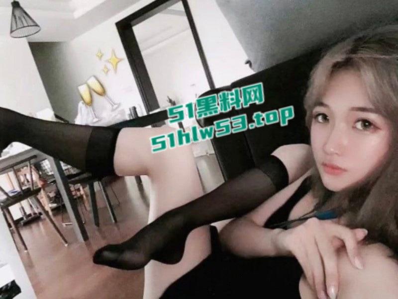 00后金发美少女痴迷网恋,奔现后竟被下药迷奸按头深喉后入暴操,模样犹如泄欲工具!-4