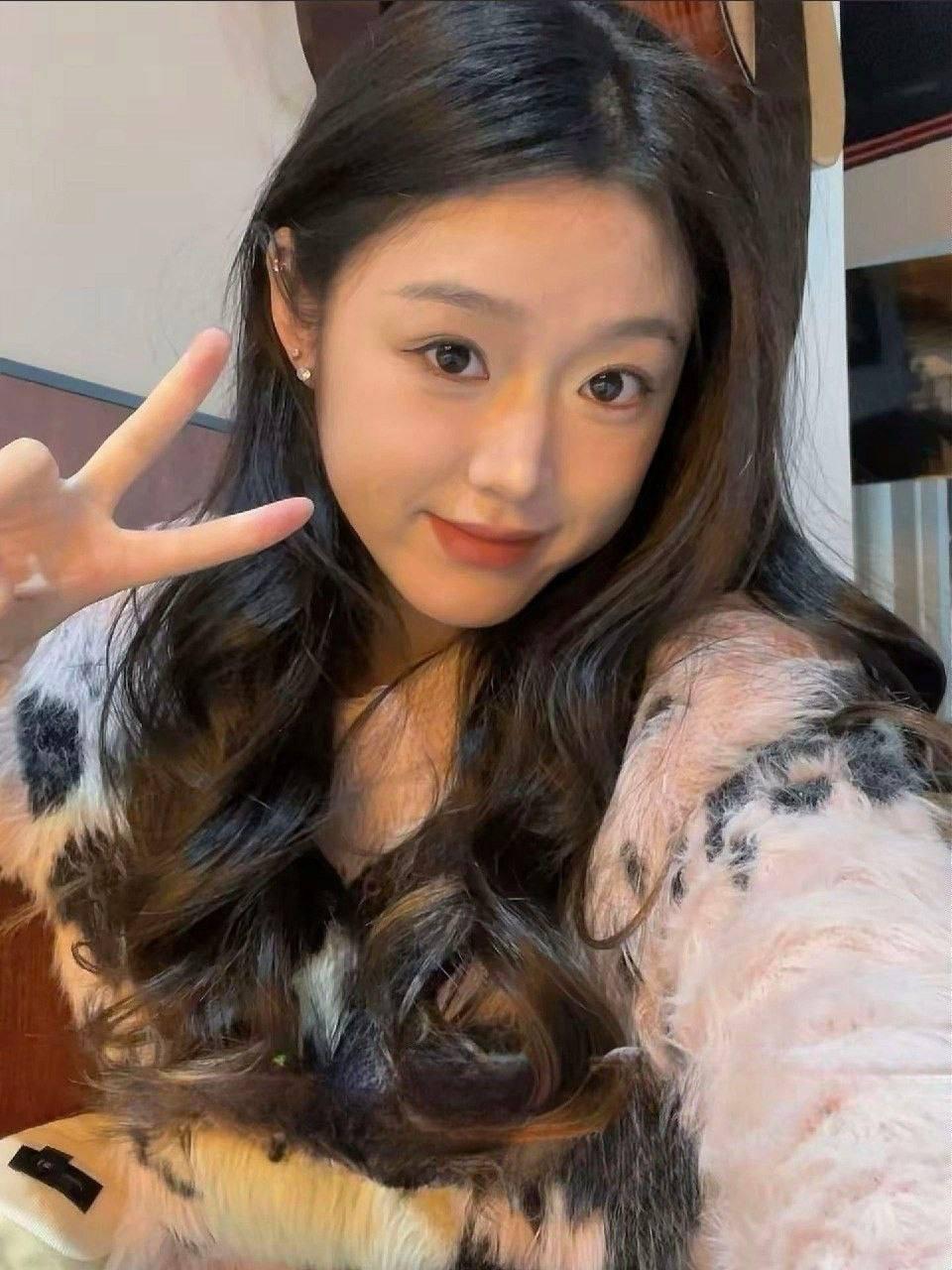 广东佛山已婚教师梁晓倩被匿名举报 大量不雅照和出轨视频流出 大奶子 肥臀 骚穴被炮友各种调教蹂躏-13