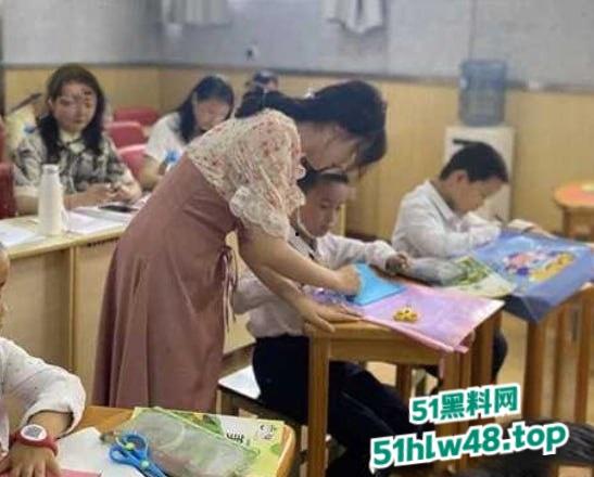 昆明先锋小学【缪青颖】从三好老师变“三流女主”,白天教书育人,晚上“床上教学”知三当三勾引有妇之夫!-7