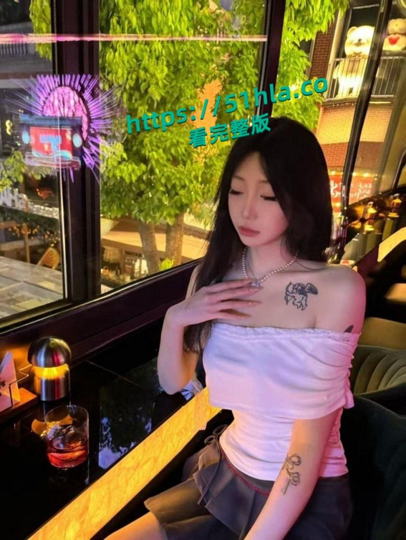 湖南长沙酒吧前台【李玉瑶】M属性爆棚痴迷多人运动，炮友前后夹击3P操出哭腔！-1