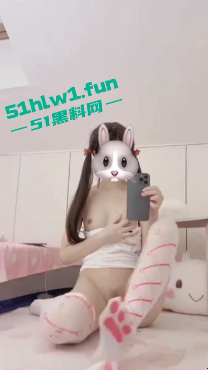 风骚全裸小萝莉【陈永佳】自摄圆珠笔插穴视频流出,香软小萝莉风骚白虎逼震撼来袭!-4