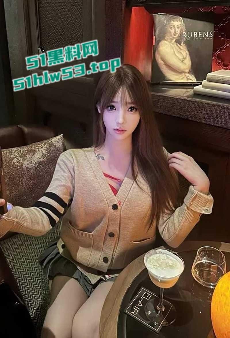 富二代约炮大神【fKabuto】新作流出,酒店大战绝美女神,完美露脸无套爆操,美女直呼不要这样快被操死了!-1