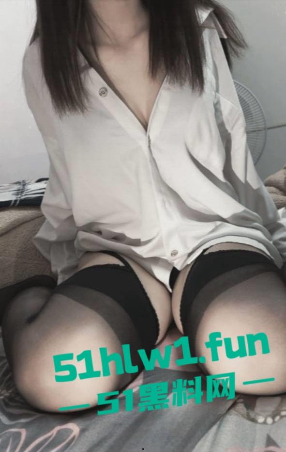 约炮大神投稿自己21岁极品纹身母狗【卢欣柔】年纪轻轻会的不少,各种姿势任猛男持续输出-3