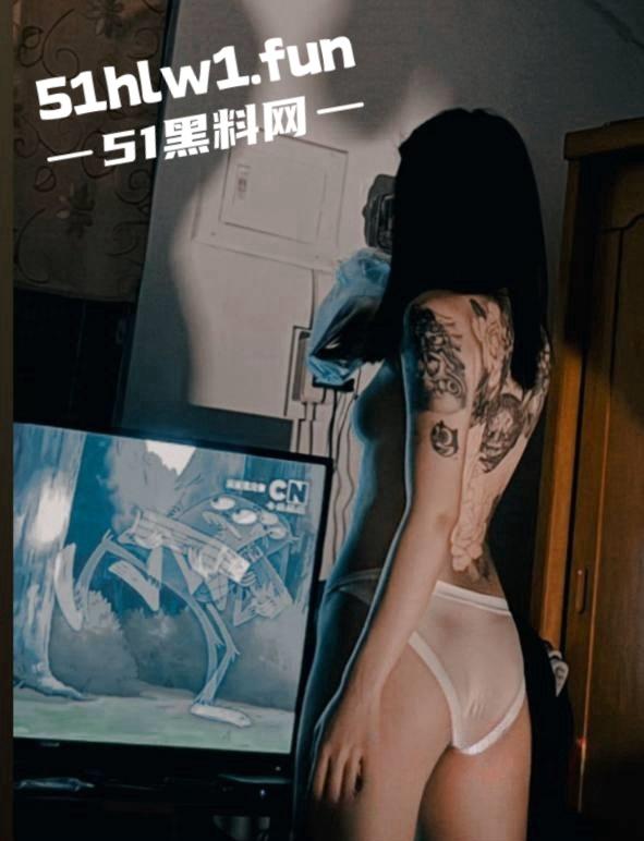 约炮大神投稿自己21岁极品纹身母狗【卢欣柔】年纪轻轻会的不少,各种姿势任猛男持续输出-5