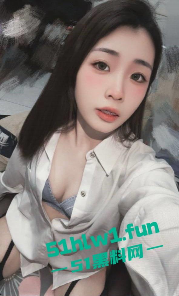 约炮大神投稿自己21岁极品纹身母狗【卢欣柔】年纪轻轻会的不少,各种姿势任猛男持续输出-7