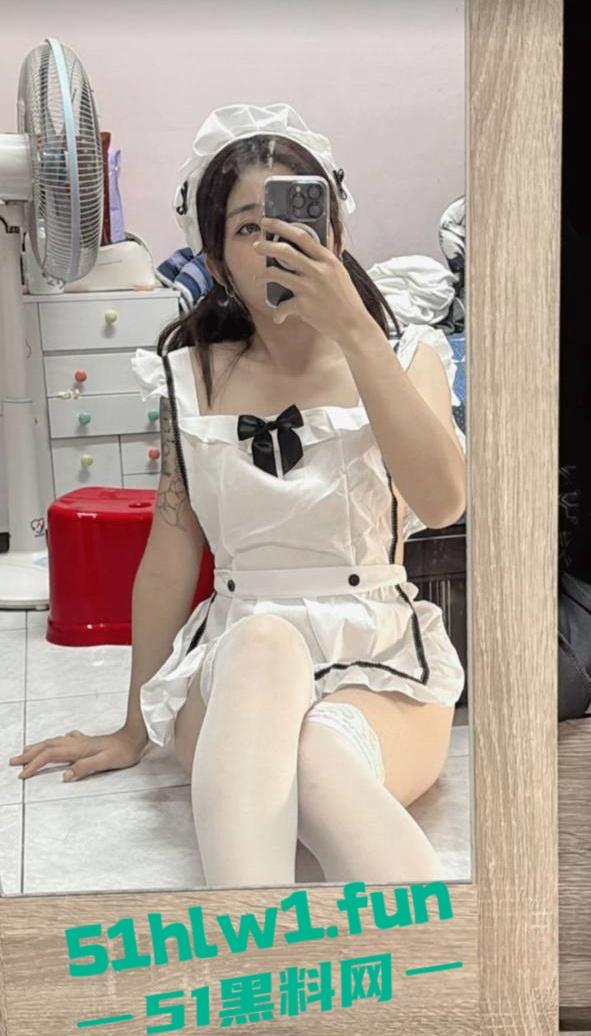 约炮大神投稿自己21岁极品纹身母狗【卢欣柔】年纪轻轻会的不少,各种姿势任猛男持续输出-9