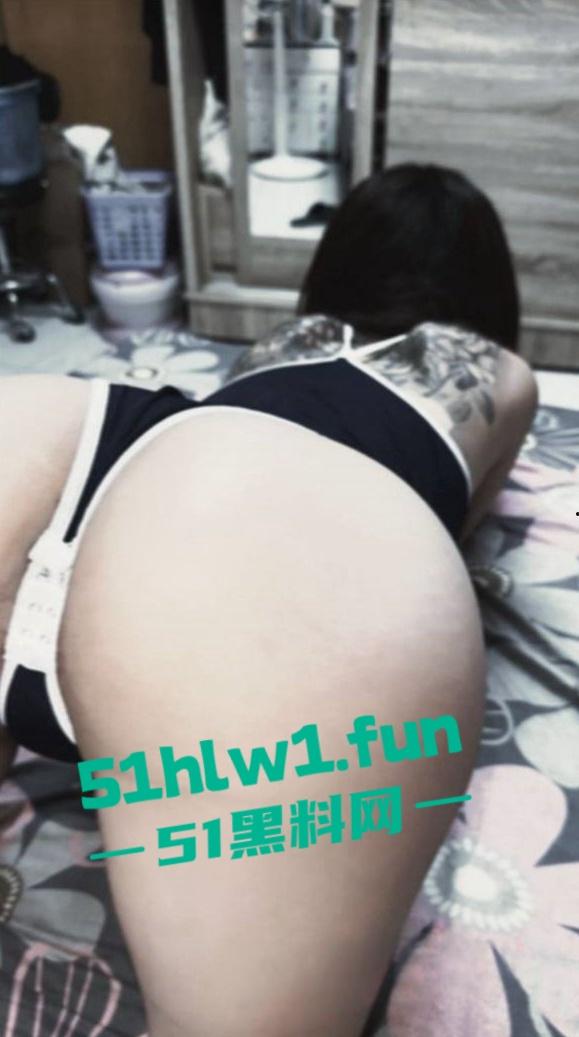 约炮大神投稿自己21岁极品纹身母狗【卢欣柔】年纪轻轻会的不少,各种姿势任猛男持续输出-22