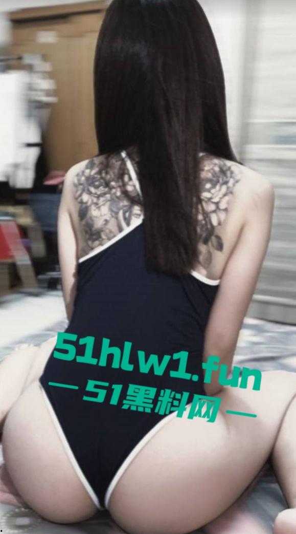 约炮大神投稿自己21岁极品纹身母狗【卢欣柔】年纪轻轻会的不少,各种姿势任猛男持续输出-26