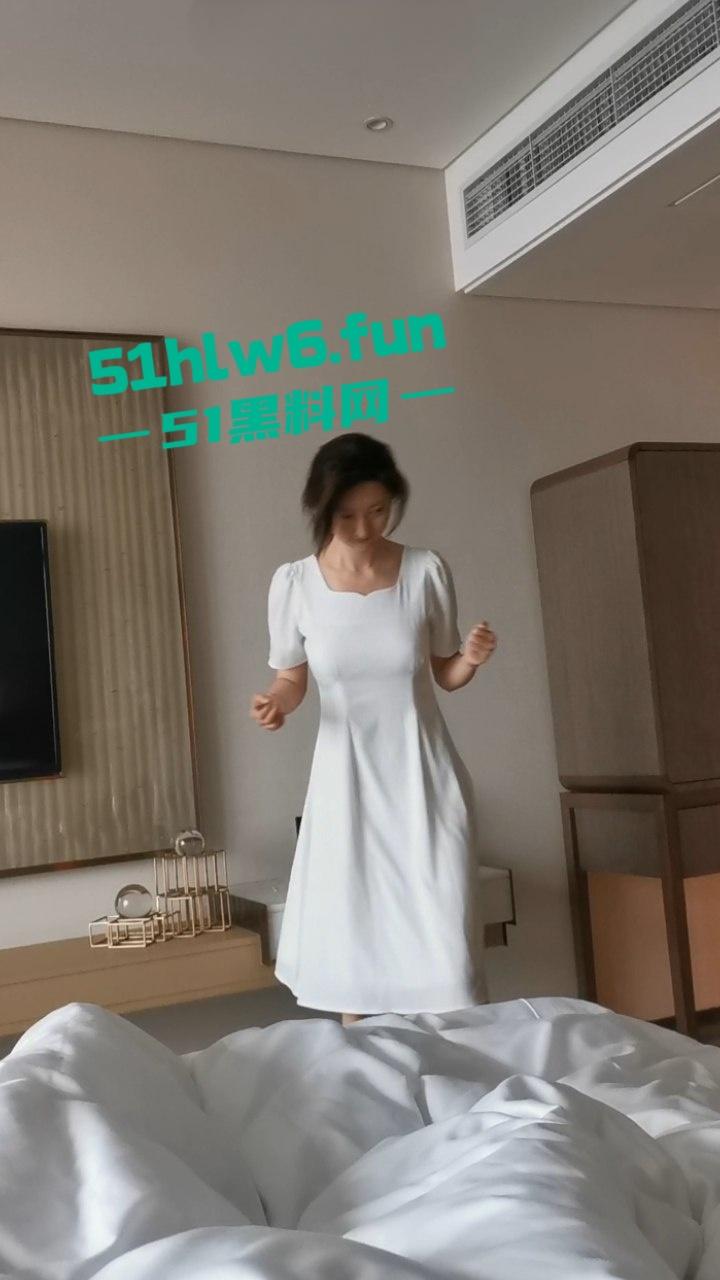 大神附近人约炮,极品身材校花女神,美乳粉嫩硕大蜂腰翘臀马甲线,还是被大神抓头发后入真够骚的啊。-2