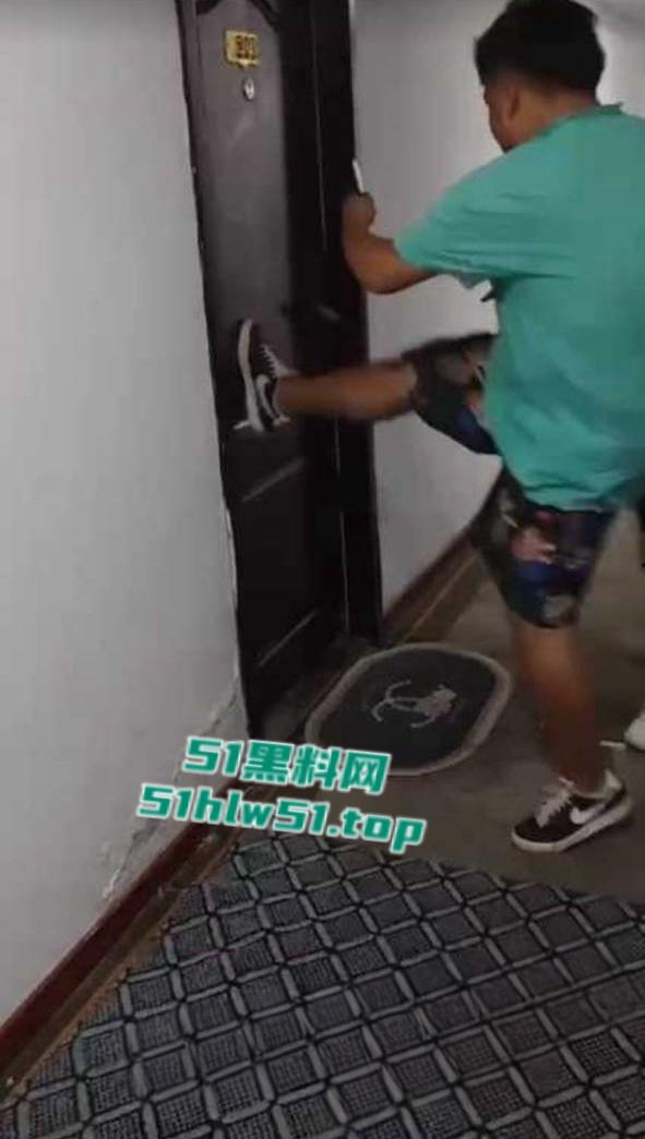 山东沂水泉子湖抓奸现场,偷情男女全裸出镜,00后渣女【苗繁荣】事迹在当地广盛流传成经典!-4