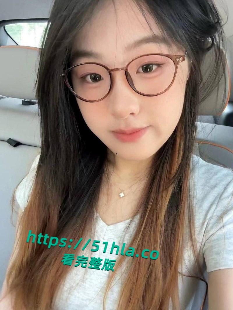 福建泉州反差眼镜妹【林韶琪】M属性极强,男友胯下按头深喉,满脸淫靡期待精液滋养!-2