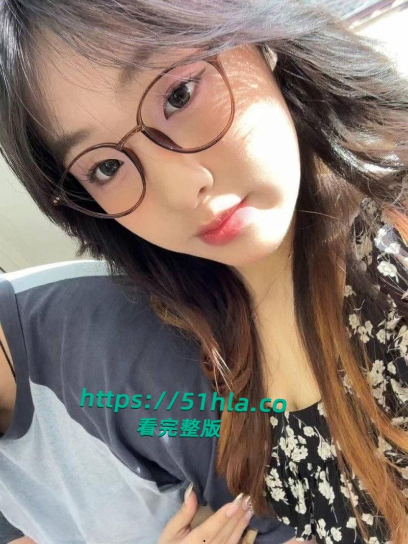 福建泉州反差眼镜妹【林韶琪】M属性极强,男友胯下按头深喉,满脸淫靡期待精液滋养!-3