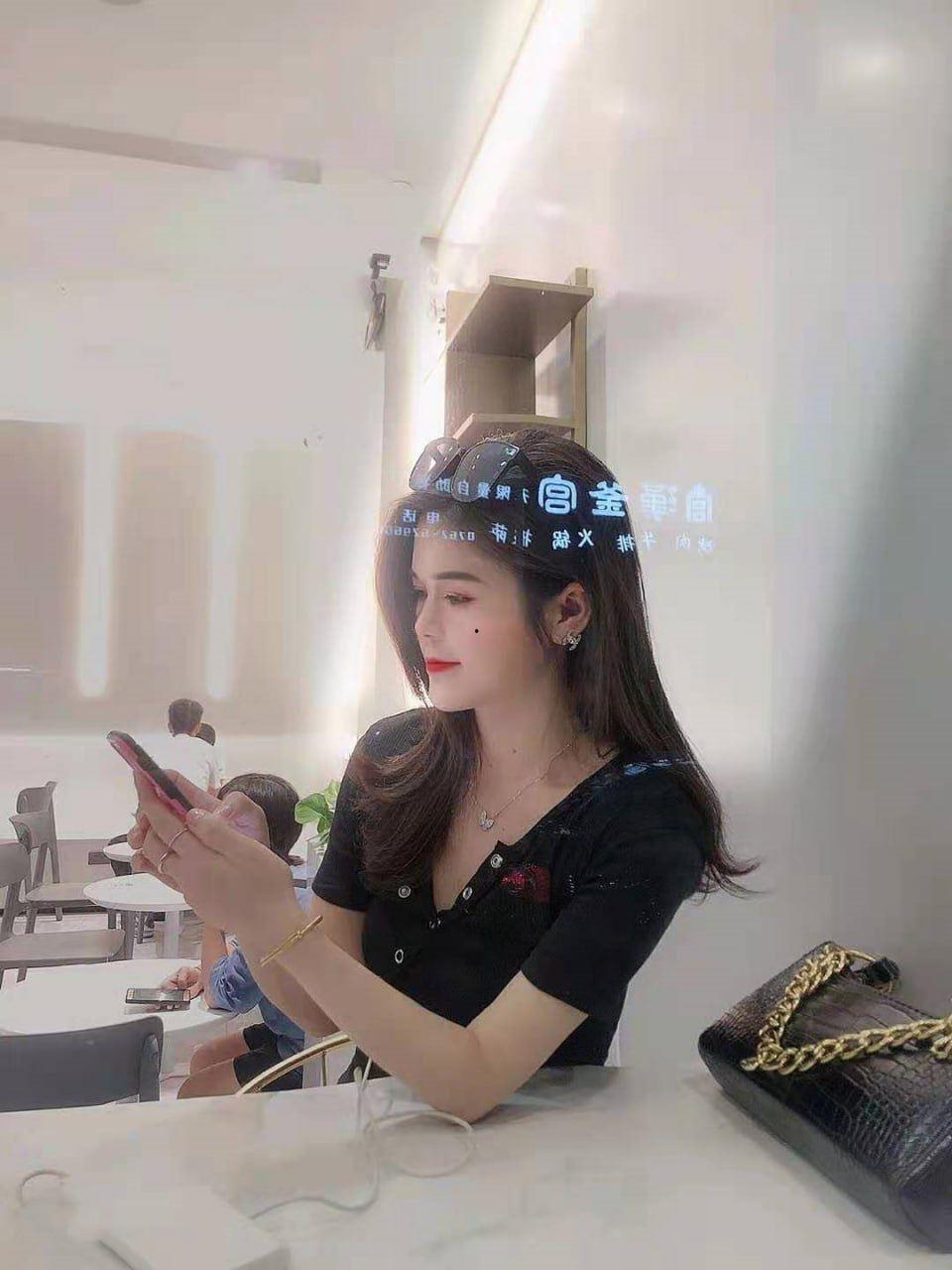 广东省河源市人妻胡玉梅出轨视频被情夫曝光 贤妻良母与放荡母狗无缝衔接 身材一流 那淫荡的呻吟是不知道是有多饥渴-4