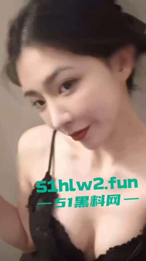 全网疯传的情感导师【Jacker大叔】竟然沦落到找小卡片约,未带小雨伞却遇到了生化母体的毒女被扒。-14