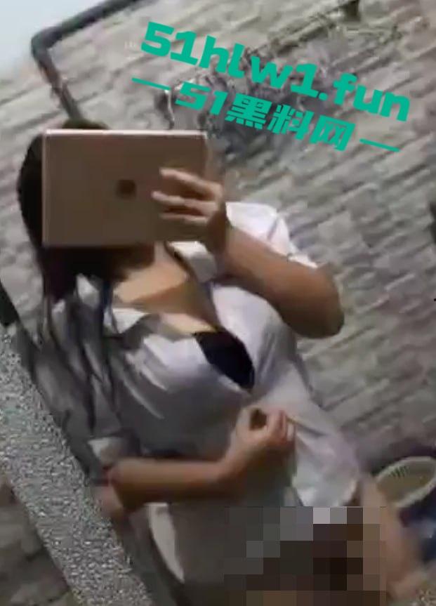 从现在开始叫我开坦克得贝塔,粉嫩一线天骚逼配超大奶子,哥们先F为敬,F键按到手软干就完事了!-8