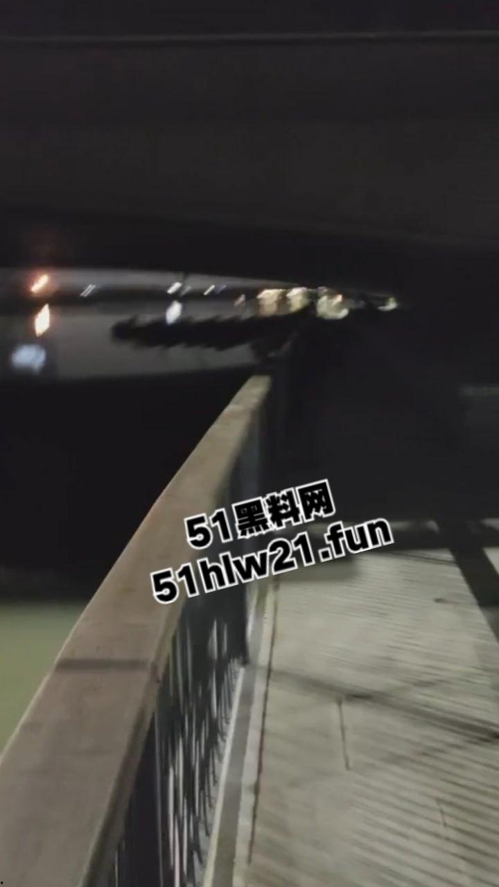 钓鱼佬夜钓惊现尸体,大长腿女尸钓鱼佬也太神奇,除了鱼钓不到以外什么都能钓到!-2