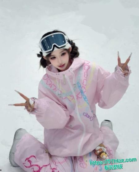 千万网红老白与滑雪圈美女陪玩事件 3000陪滑费给不起 女主直播发声控诉白嫖行为 却被扒出是高端外围转型 露脸实锤曝光很骚很会撩-6