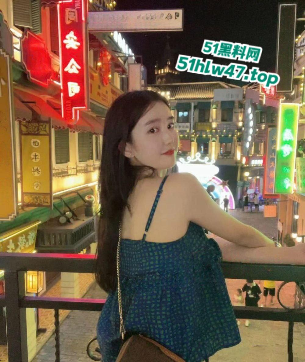 武汉大学计算机院,美女辅导员【徐曦】竟然偷偷直播玩擦边还私下裸聊约炮被学生发现后曝光。-5