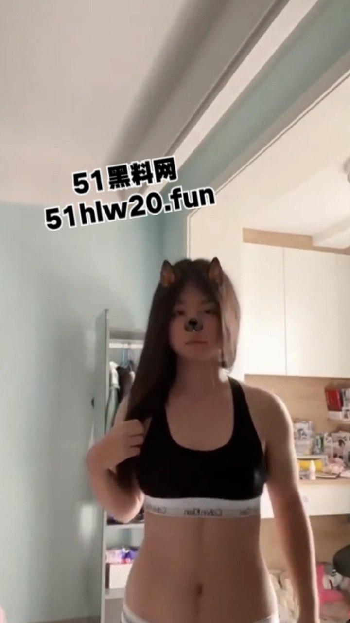 湖南株洲19岁大学生【刘怡婷】反差乖乖女是如何调教成一个淫娃,学生嫩妹中的极度反差!-2