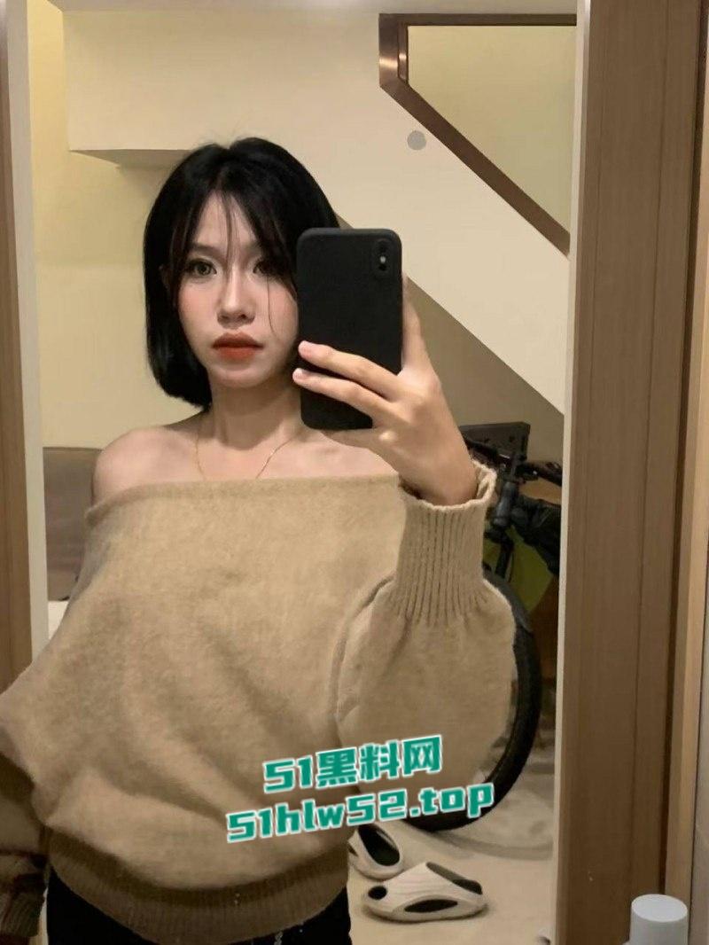 安徽六安皖西学院【邹芳婷】分手后无缝链接疯狂约炮,惨遭前男友报复曝光大量不雅私拍!-1