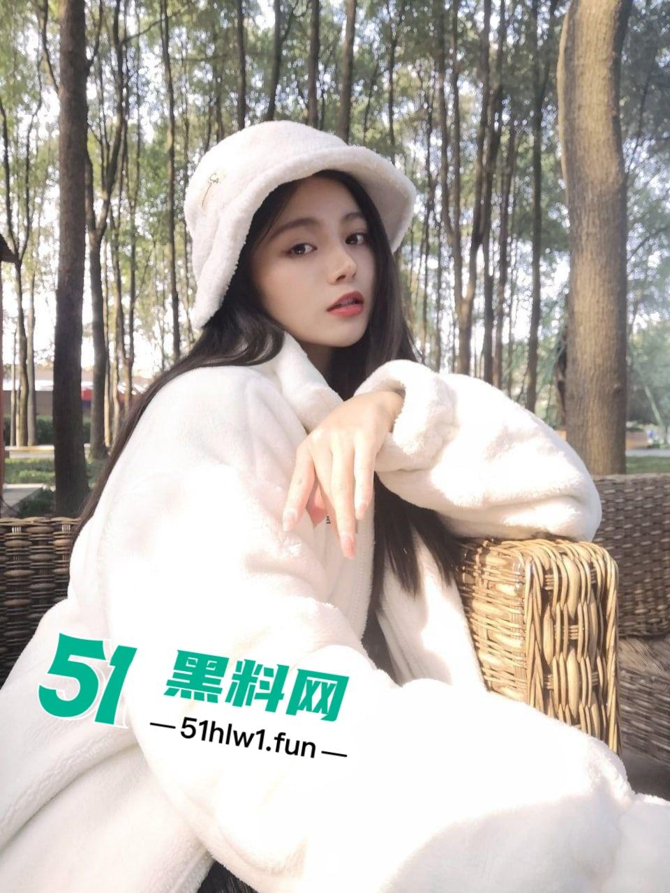 重庆科技大学眼镜学妹【林芮言】从三好学生到床上骚货,她的私密生活被渣男男友曝光,淫叫声和极品骚奶骚得很!-2