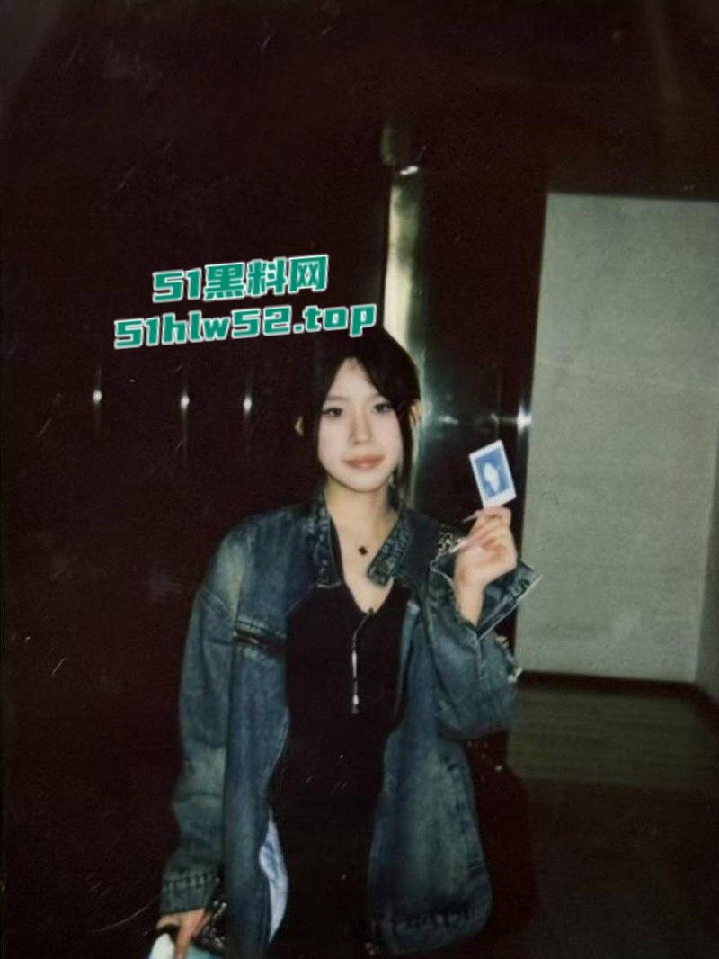 安徽六安皖西学院【邹芳婷】分手后无缝链接疯狂约炮,惨遭前男友报复曝光大量不雅私拍!-2