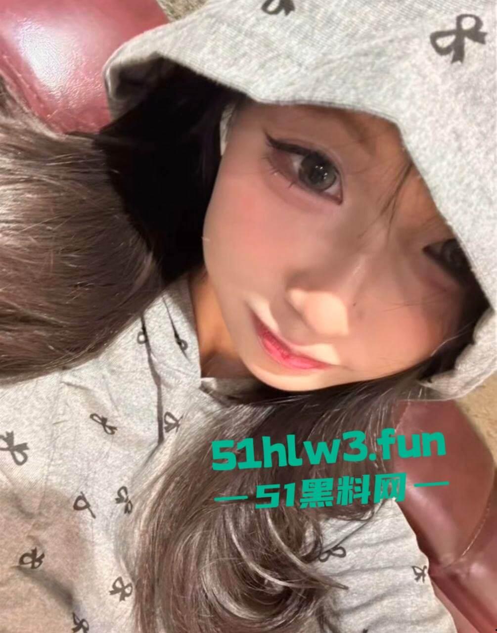 超性感大眼妹【刘亦欣】可爱颜值长腿反差婊,萝莉脸御姐身性感尤物修长美腿超诱人,做爱私拍被渣男流出。-4