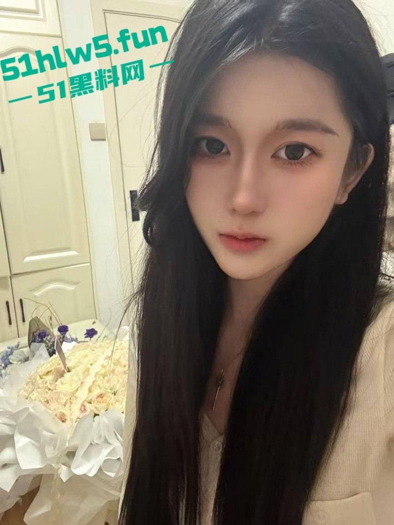 安徽合肥极品美乳母狗【叶蔚然】金主远程调教,黑丝开裆裤暴力撕扯暴力自慰,私人视频曝光流出!-1