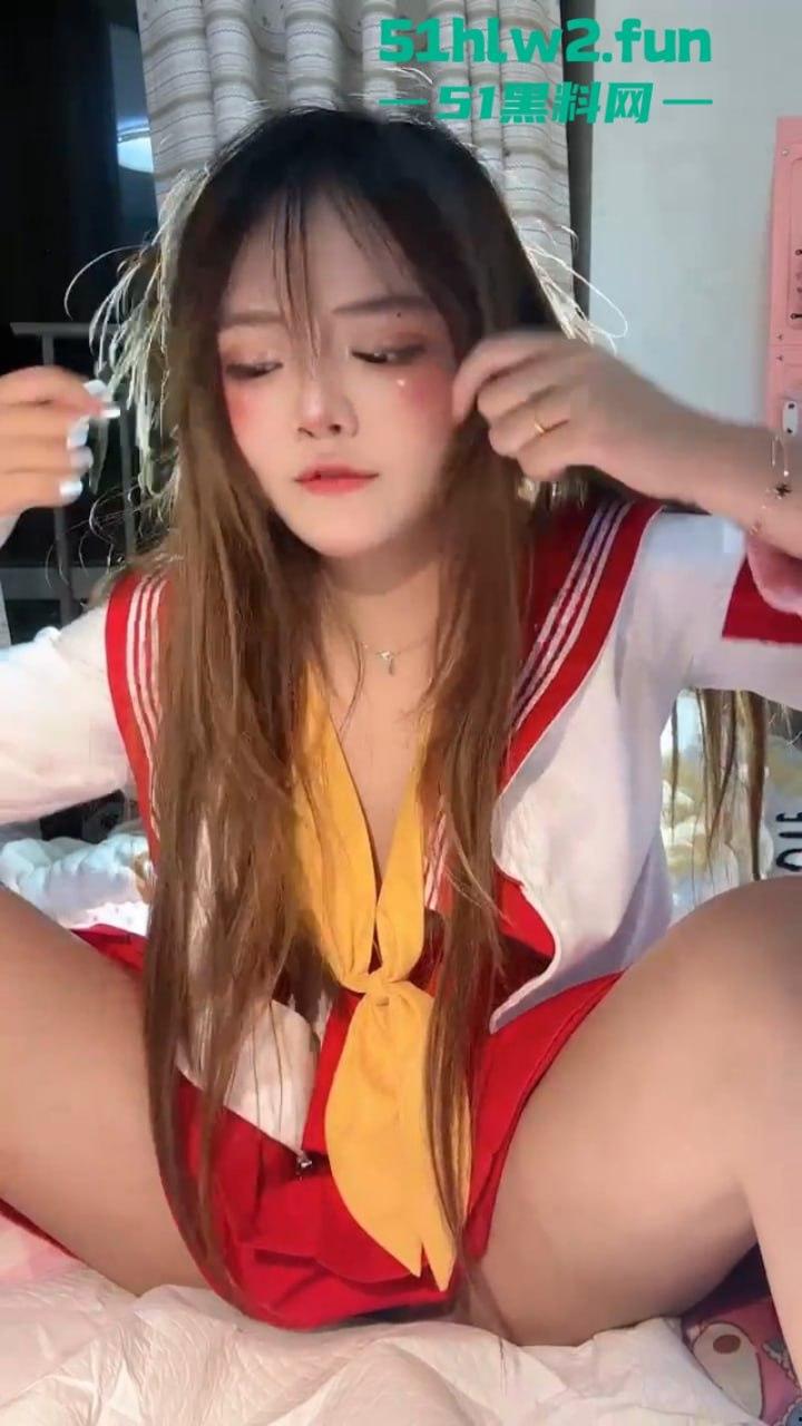 武汉18岁福利姬【少萝没人爱】私密论坛视频流出，超大章鱼足鸡巴极限逼里插首次爆肛！-8