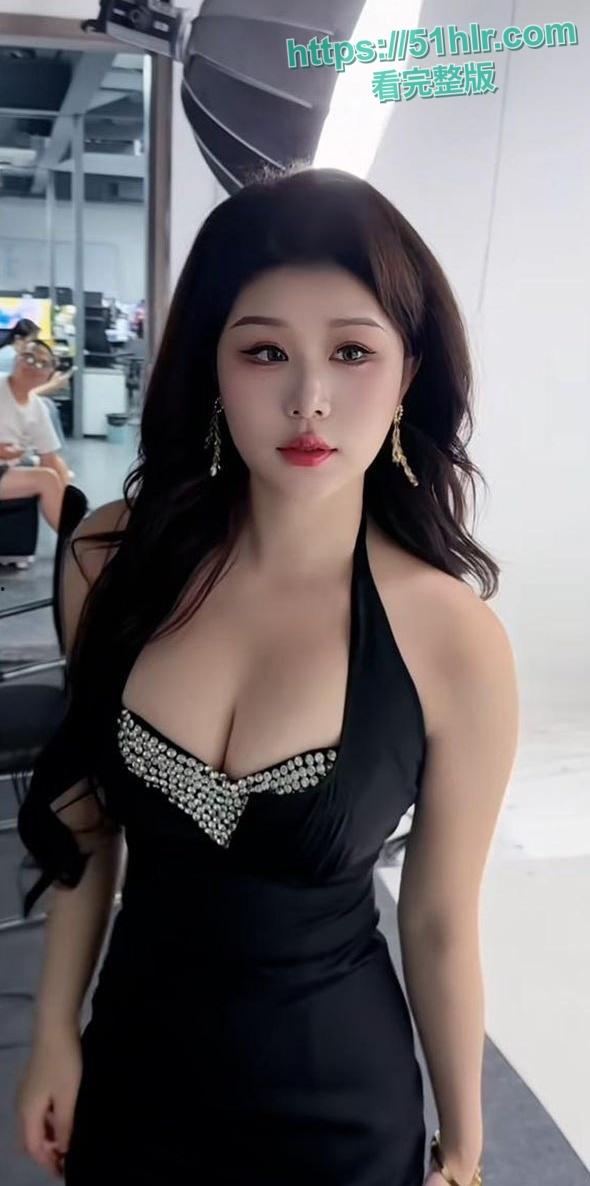 抖音短剧的女神【柒可昕】和金主约炮视频流出!豪乳挥舞,极品骚穴,上位骑乘的淫贱的母狗-2