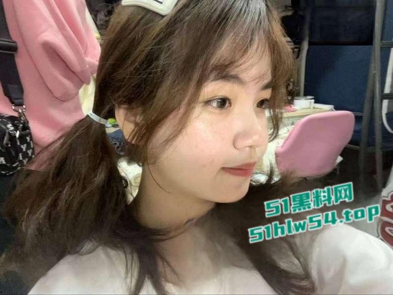 湖南大学白嫩萝莉女大学生【孙奥奥】遭金主包养,美臀粉穴侧方位后入,不玩无套内射都对不住这小粉穴!-1