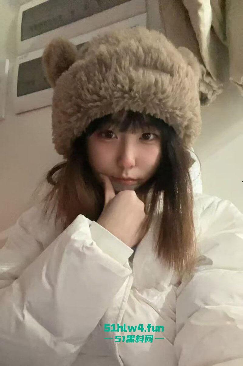 极品身材母狗【杜寓苓】00后反差学生妹,翘臀美腿性感诱人被大叔包养各种调教,性爱自拍视频流出。-7