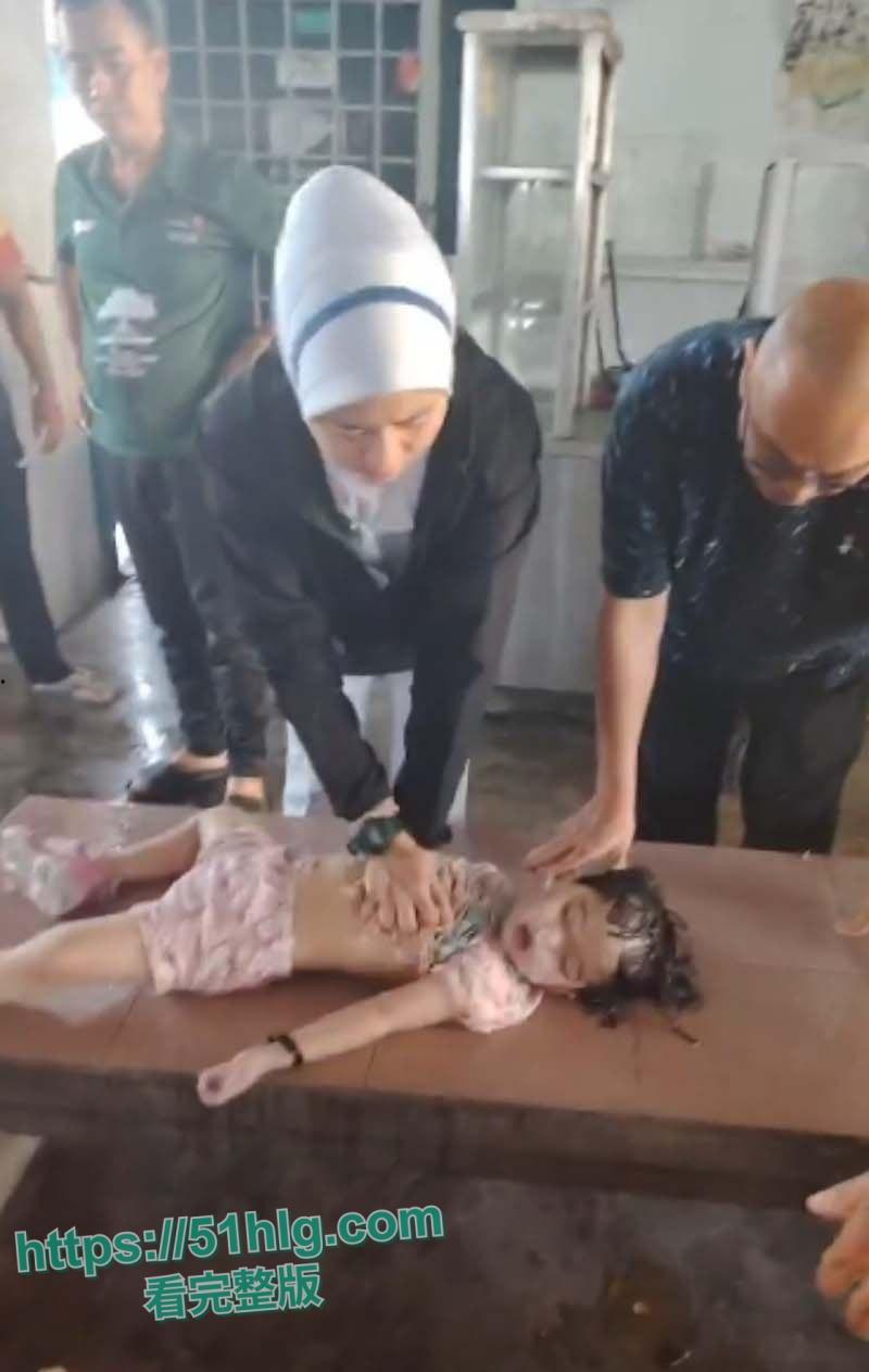 国外大瓜!【马来西亚吉胆岛】 一宝妈因争夺抚养权问题 深夜携3岁女儿跳海轻生 监控记录全程 结局令人惋惜-6