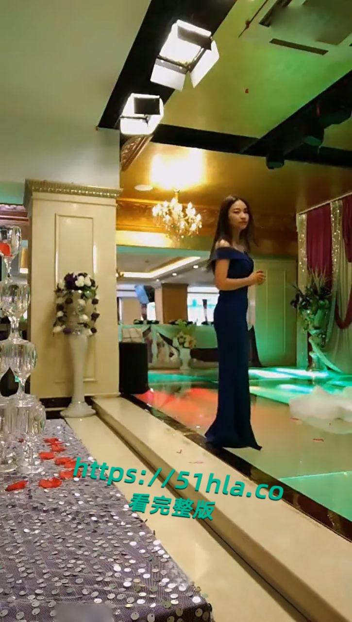 主持专业大三学生妹【桑桑】兼职带着跳蛋主持婚礼直播，金主远程操作跳蛋，边主持边高潮震撼全场！-4