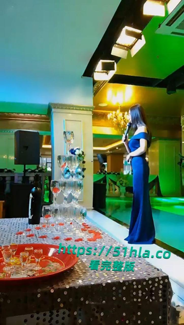 主持专业大三学生妹【桑桑】兼职带着跳蛋主持婚礼直播，金主远程操作跳蛋，边主持边高潮震撼全场！-6