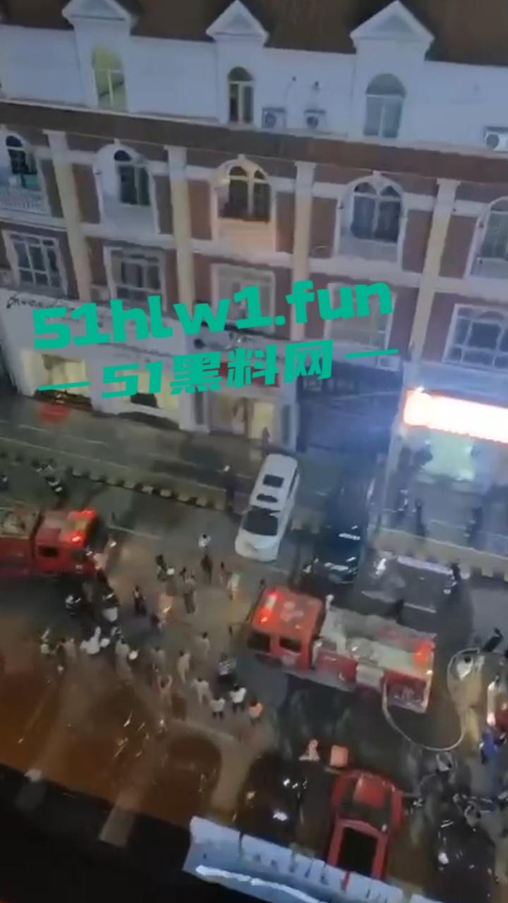 柬埔寨金边钻石岛警察抓捕嫌犯暴力又血腥 现场实拍炸裂视频流出！-5