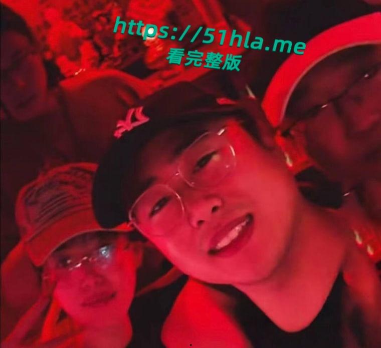 道教法师【张蕾】背叛男友【张东宇】出轨做爱视频流出,震动棒调教骚逼淫水四溢,主动上位骑乘美乳摇曳无比诱惑!-4