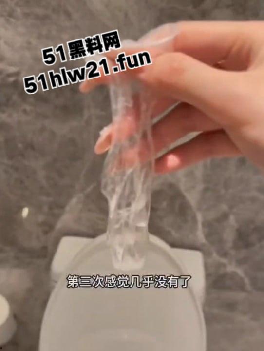 福利姬【丸崽】开辟新赛道，沉浸式体验当鸡的一天，不得不说这妹子太会玩了，搞得金主最后无精可射只剩清水！-8