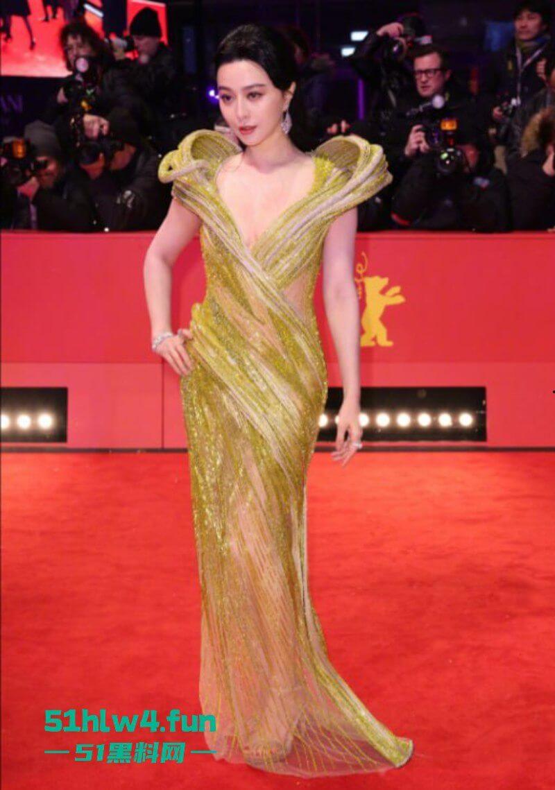范冰冰复出柏林影展,范冰冰喷血造型超性感流苏设计的若隐若现失手露乳贴,看来巨星没落也只能靠肉体吸睛。-12