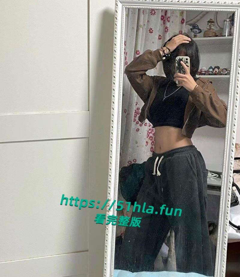 山西运城学生妹【陈茹茹】性爱视频流出,手捧大屌一顿猛吸被勒脖后入狂操淫叫连连!-2